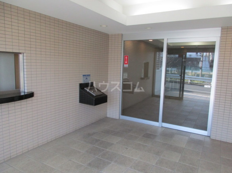 16/21 エントランス