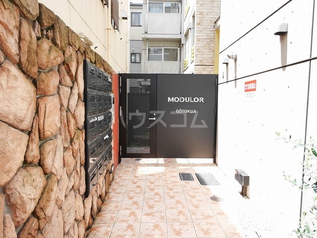 15/23 エントランス