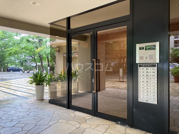 16/26 エントランス