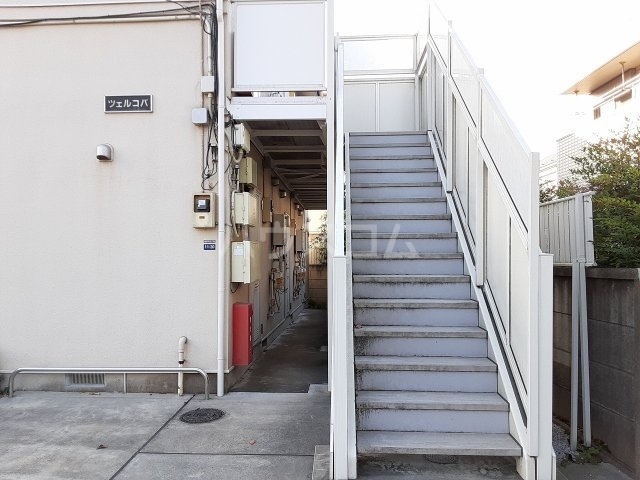 27/30 エントランス