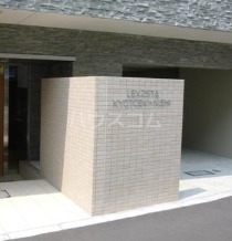 18/24 エントランス