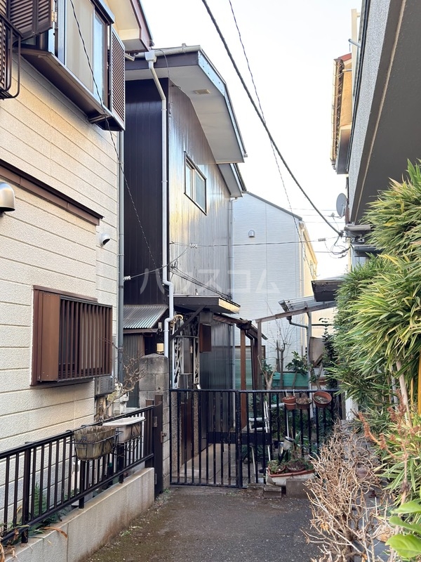 18/25 エントランス