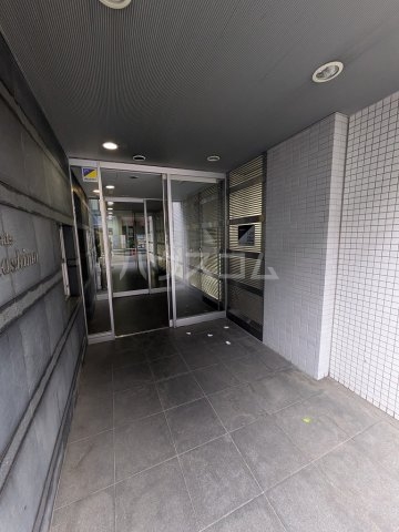 28/30 エントランス