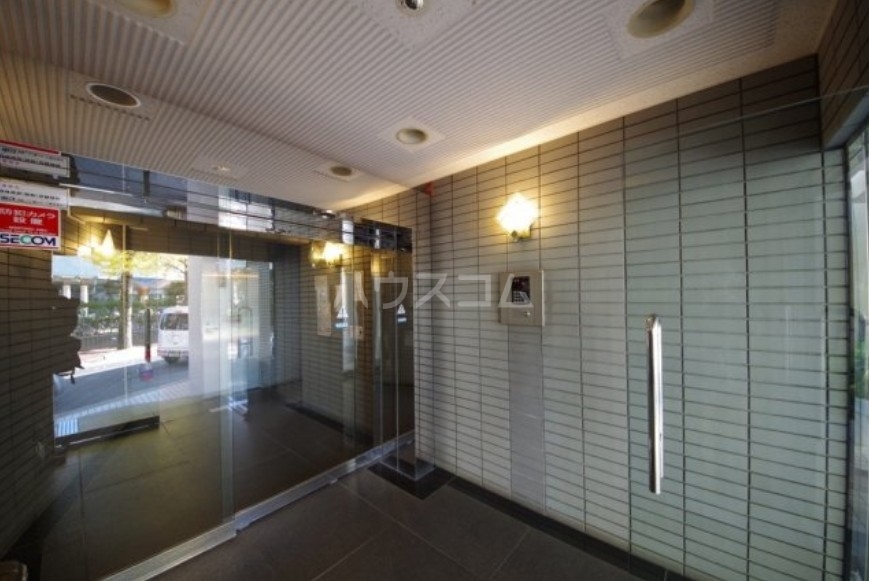 23/24 エントランス