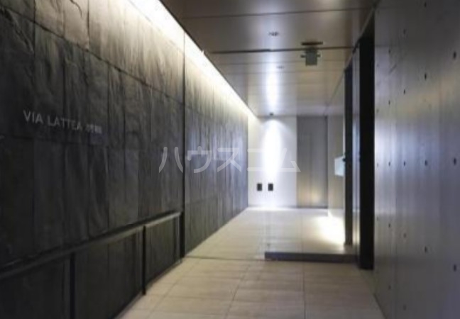 16/16 エントランス