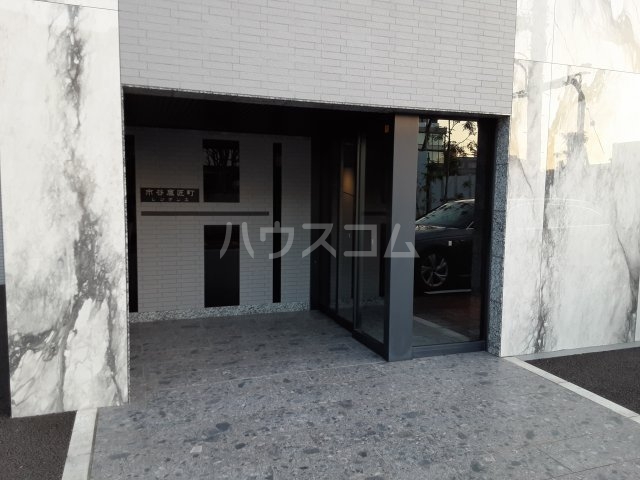 22/30 エントランス