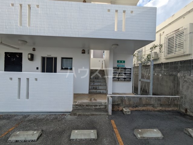 19/25 エントランス