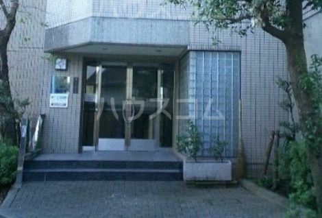 13/18 エントランス