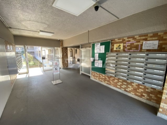 23/30 エントランス