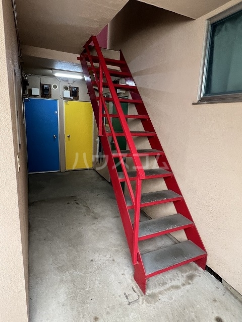 25/30 エントランス