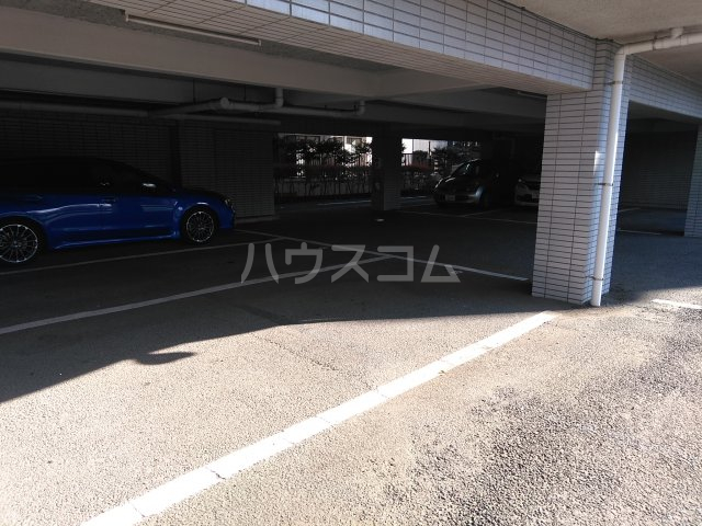 18/28 駐車場