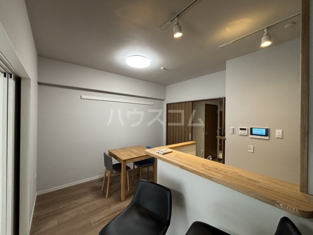 27/30 エントランス