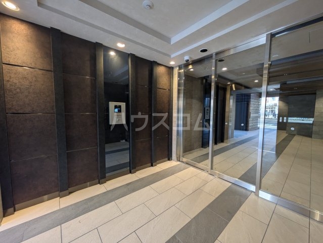 27/30 エントランス