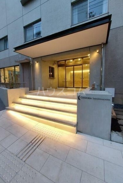 16/26 エントランス