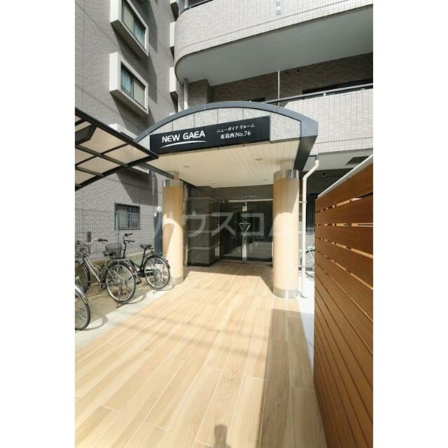 23/30 エントランス