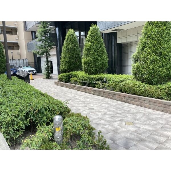 27/30 エントランス