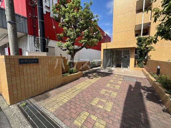 24/27 エントランス