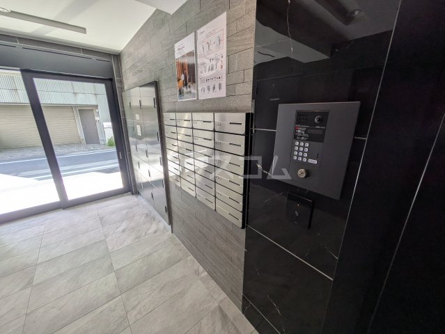 27/29 エントランス