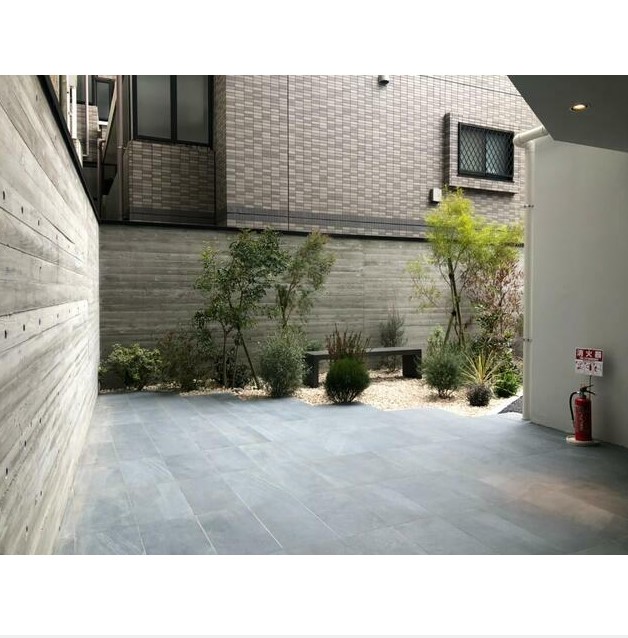 16/18 エントランス