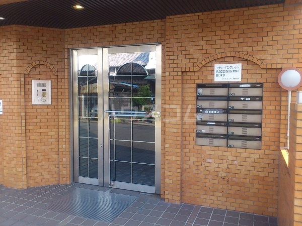 21/30 エントランス