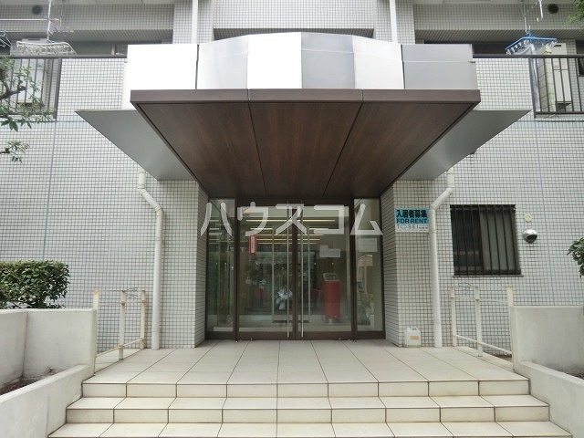 20/26 エントランス