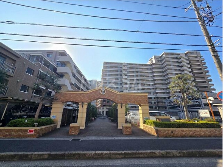 21/30 エントランス