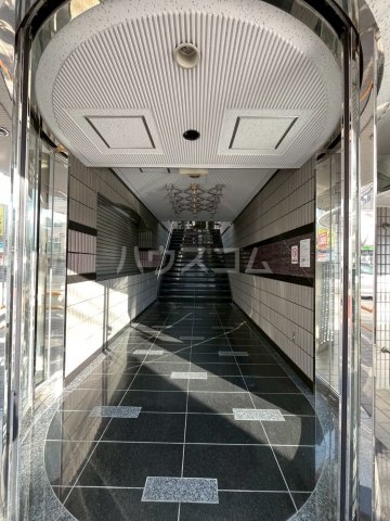 18/23 エントランス