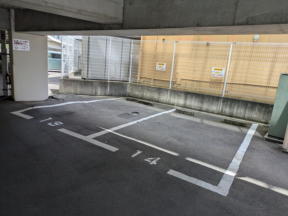23/30 駐車場