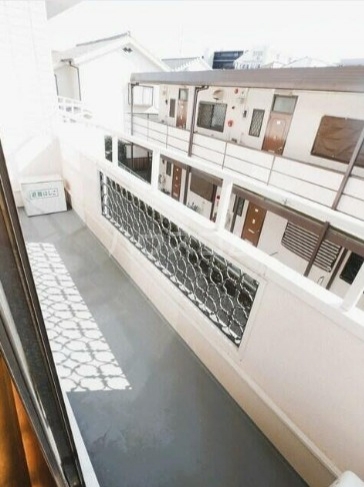 18/28 バルコニー