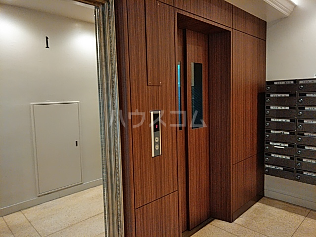 26/30 エントランス