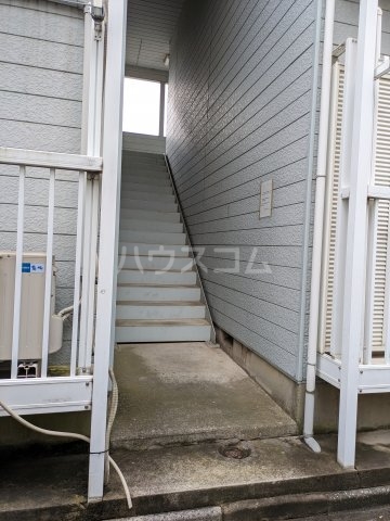 27/30 エントランス