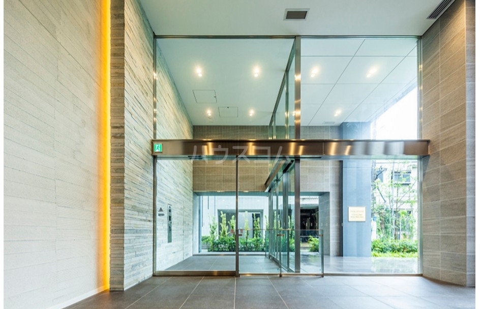 25/30 エントランス