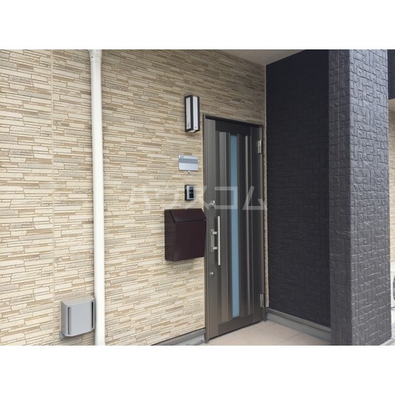 16/21 エントランス