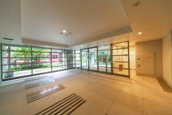 14/18 エントランス