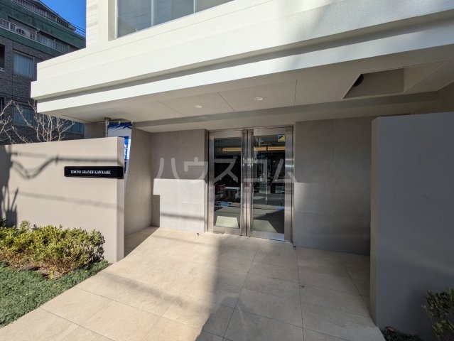 25/26 エントランス