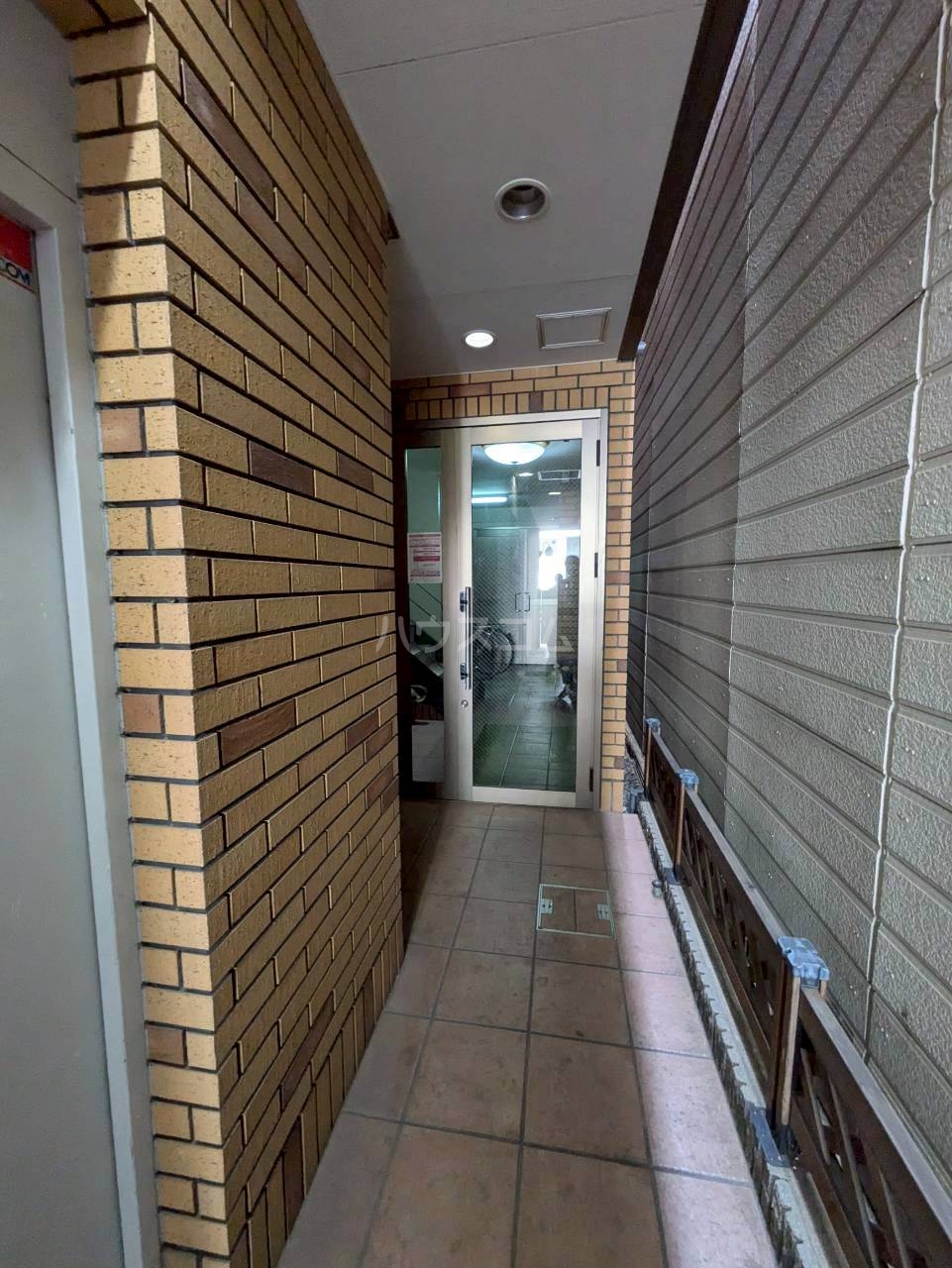 17/25 エントランス