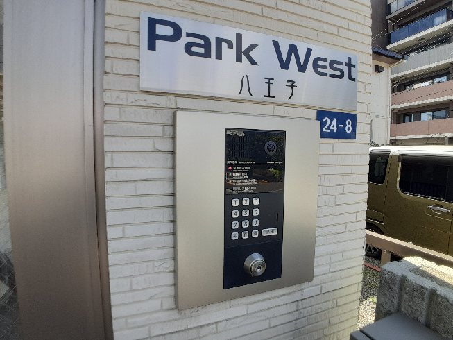 21/30 エントランス