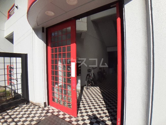 21/30 エントランス