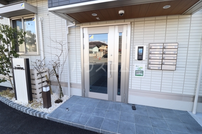 28/30 エントランス