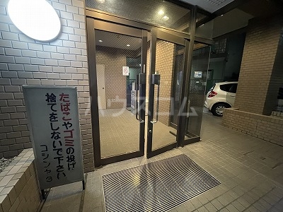 3/7 エントランス