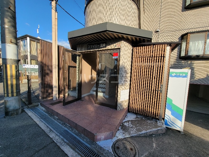 21/30 エントランス