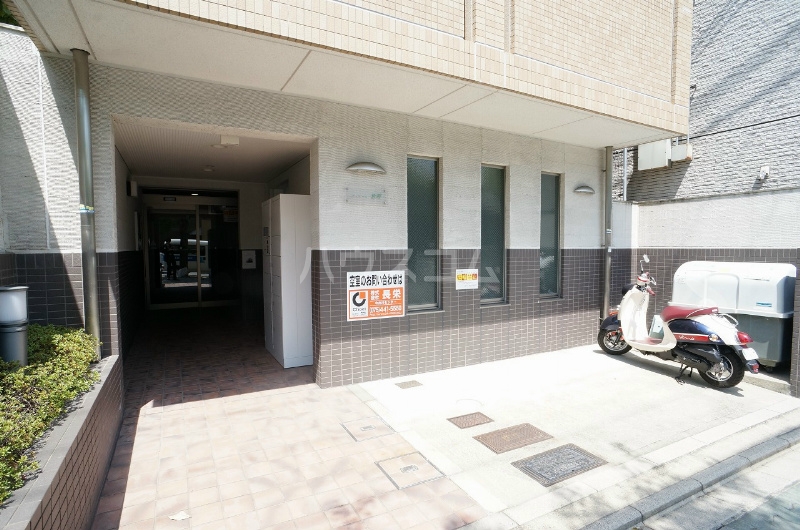 18/19 エントランス