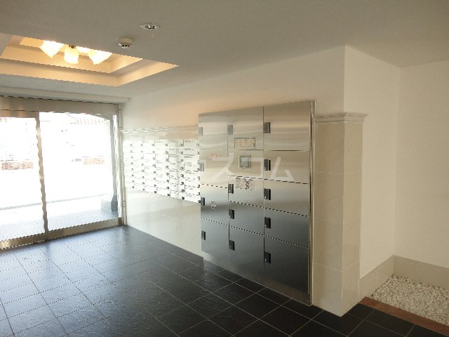 21/30 エントランス