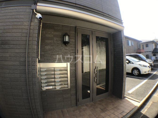 21/30 エントランス