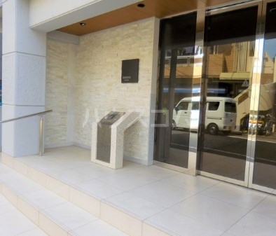 25/30 エントランス