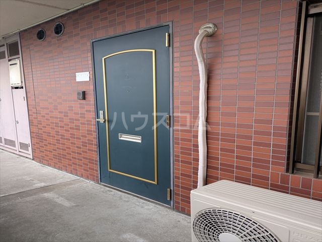 20/21 エントランス