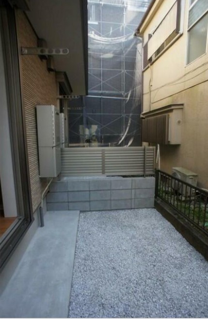 24/30 エントランス