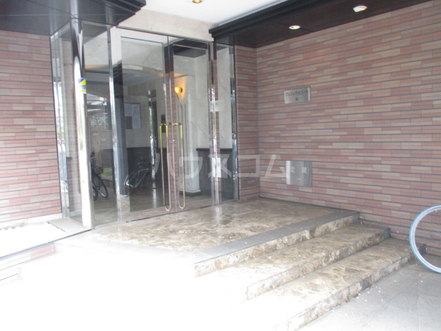 19/26 エントランス