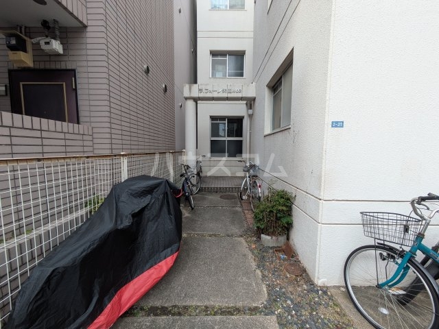 18/26 エントランス