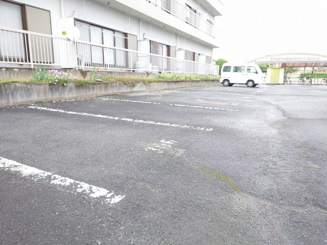 18/20 駐車場